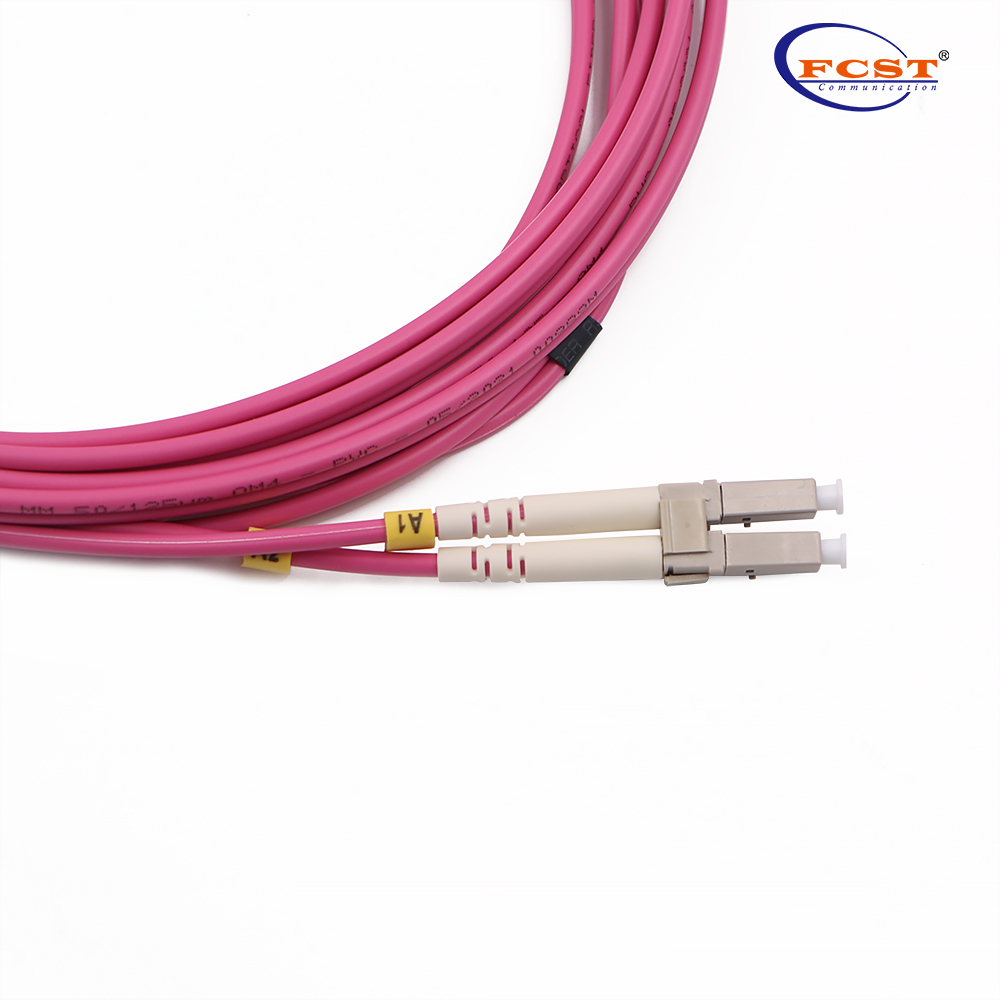 LCUPC-LCUPC Cable de conexión de PVC dúplex OM4 de 3,0 mm y 2 m