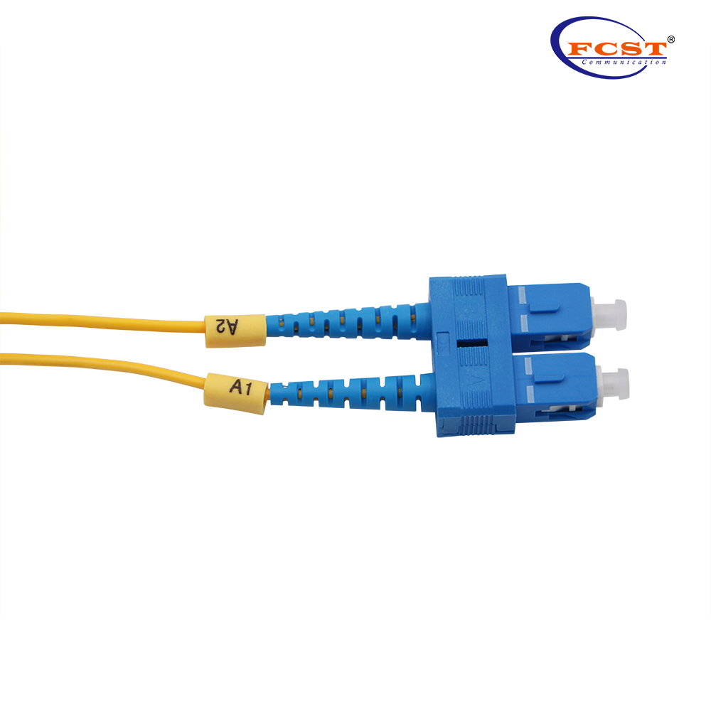 LCUPC-SCUPC Cable de conexión de PVC dúplex monomodo de 3,0 mm y 1 m